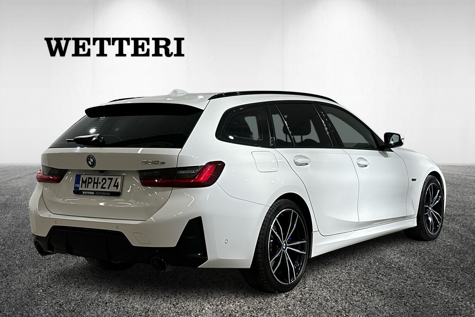 BMW 330 2023