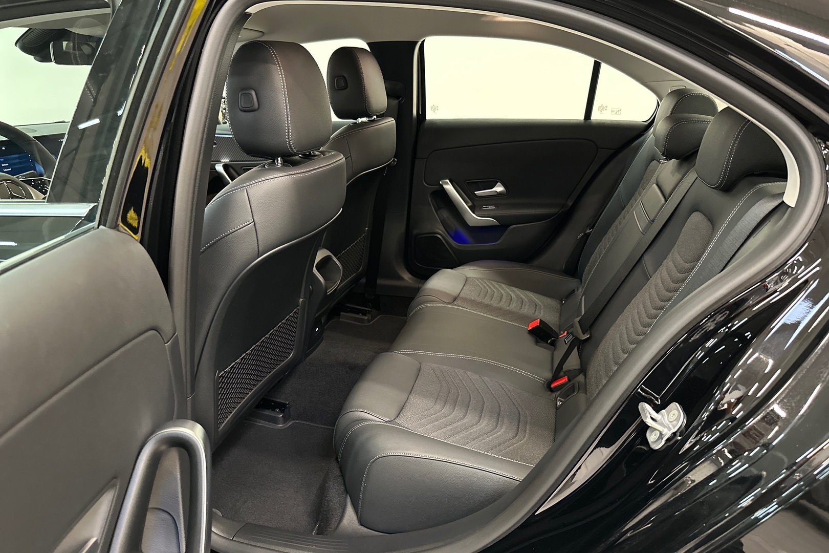 MERCEDES-BENZ A 2023