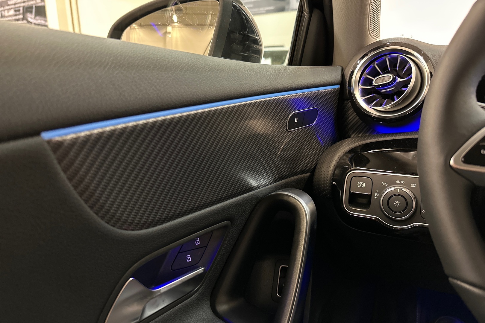 MERCEDES-BENZ A 2023