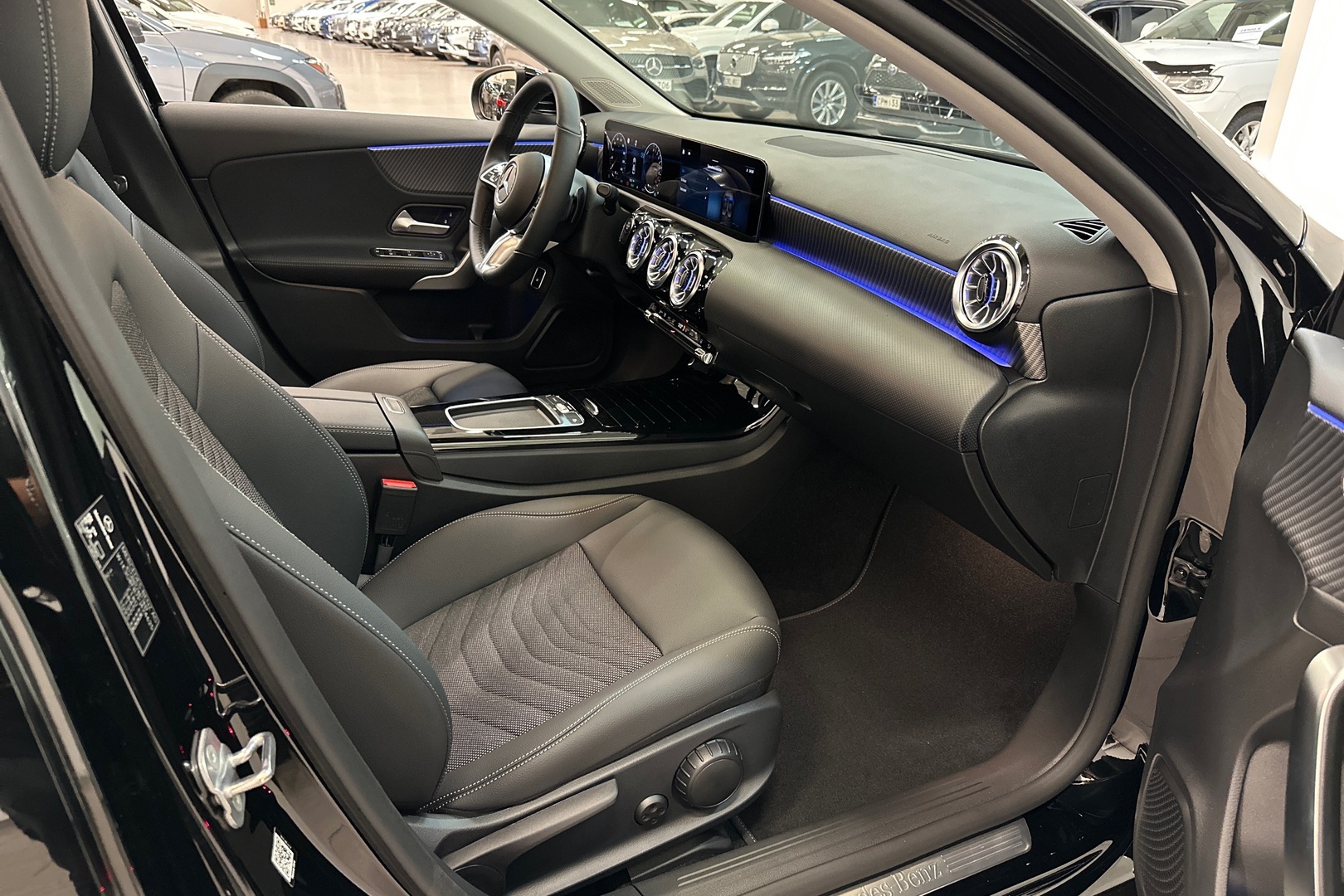 MERCEDES-BENZ A 2023