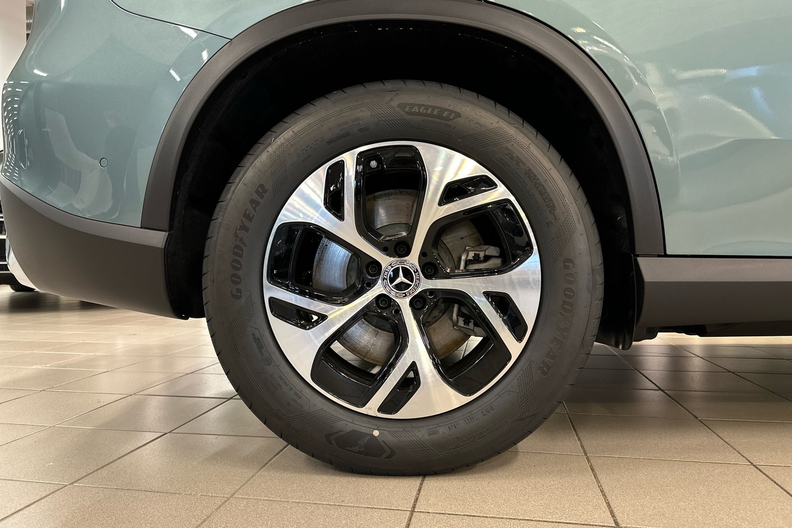 MERCEDES-BENZ GLC 2025