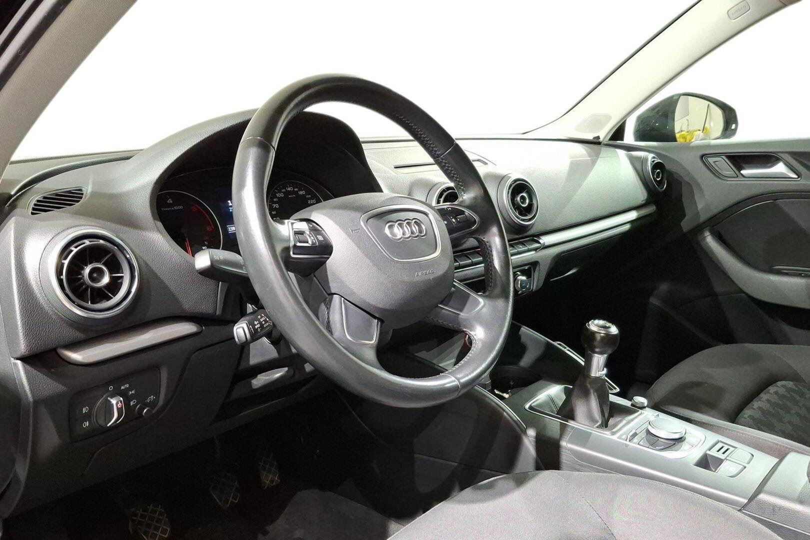 AUDI A3 8