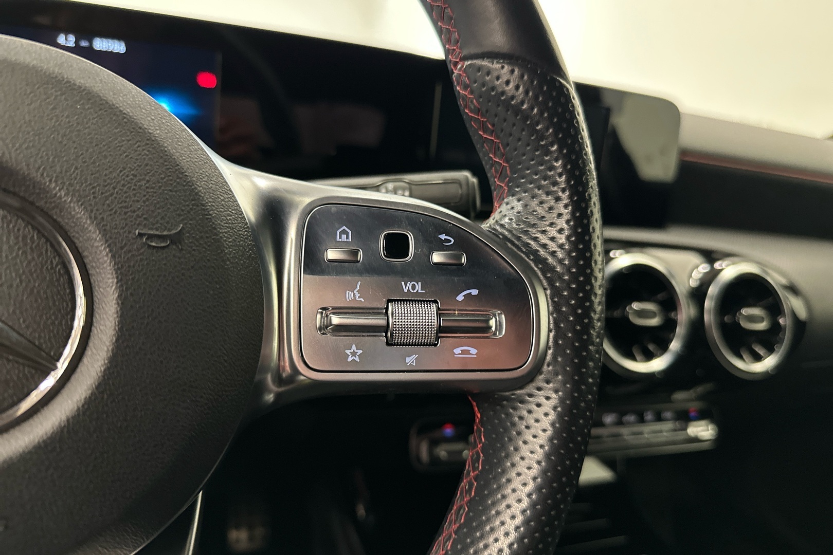 MERCEDES-BENZ A 2020