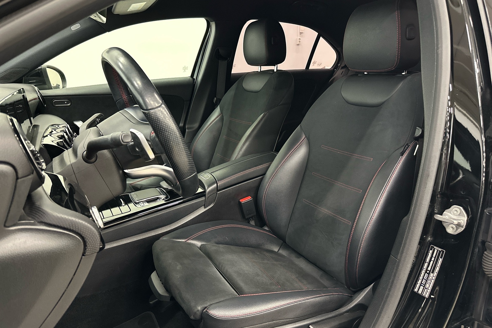 MERCEDES-BENZ A 2020