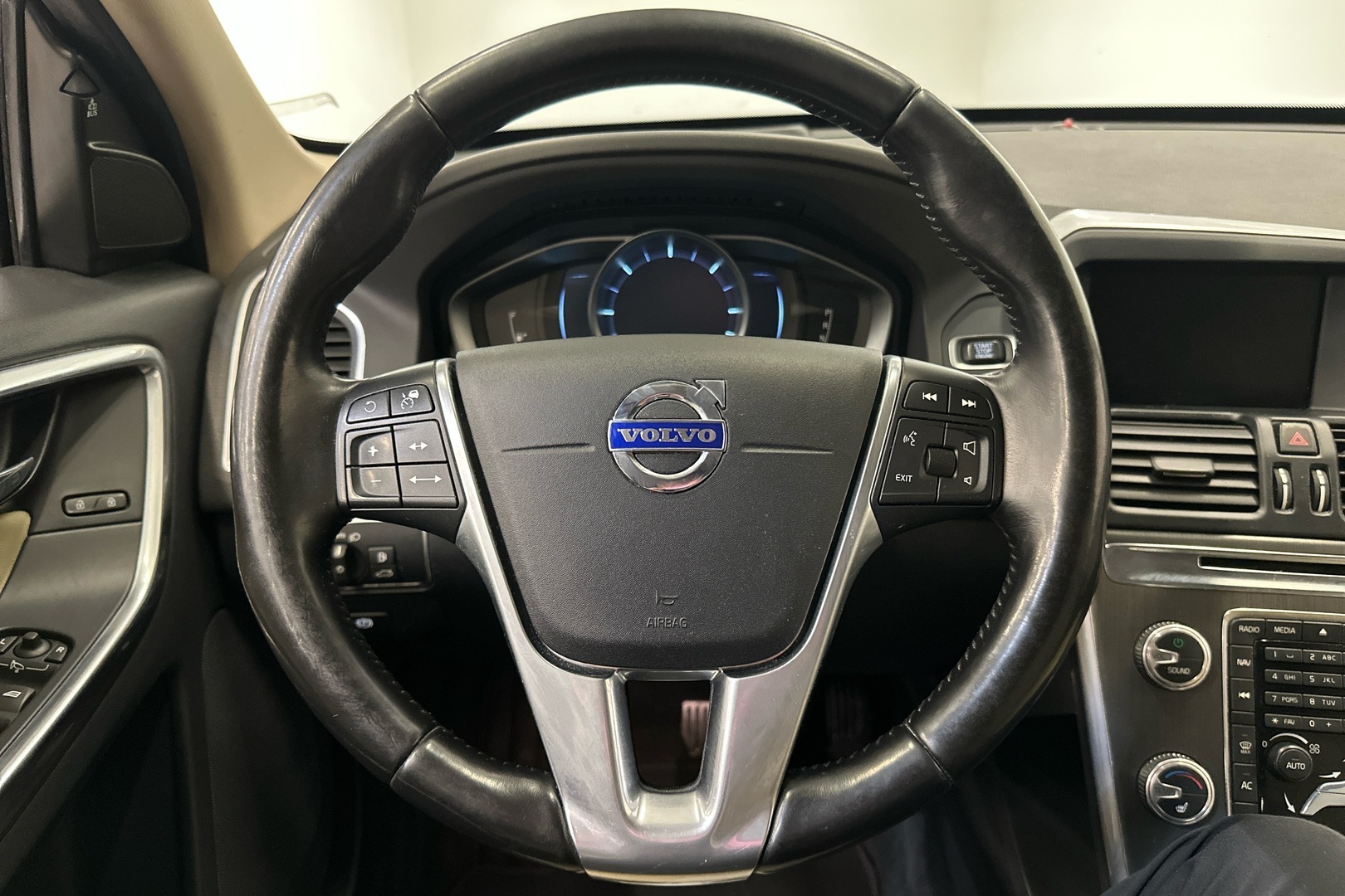 VOLVO XC60 12