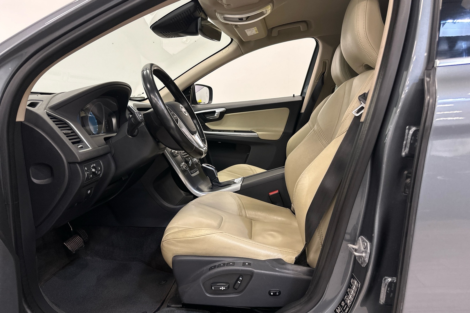 VOLVO XC60 7