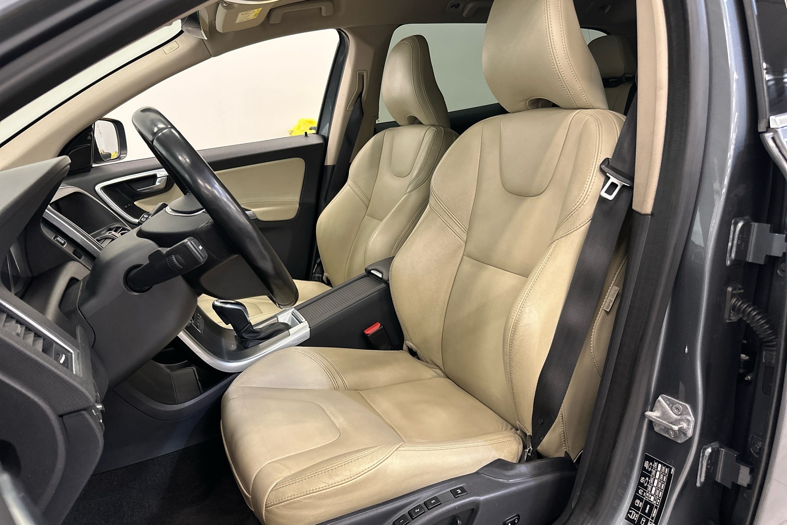 VOLVO XC60 8