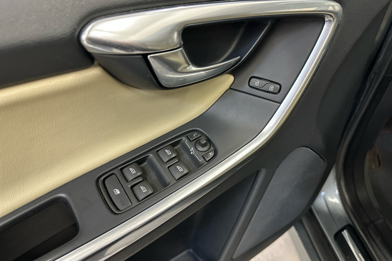 VOLVO XC60 9