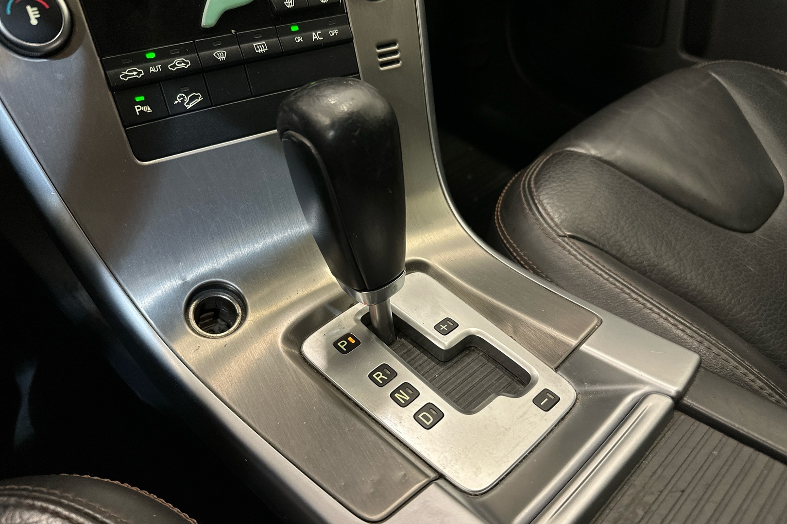VOLVO XC60 2010