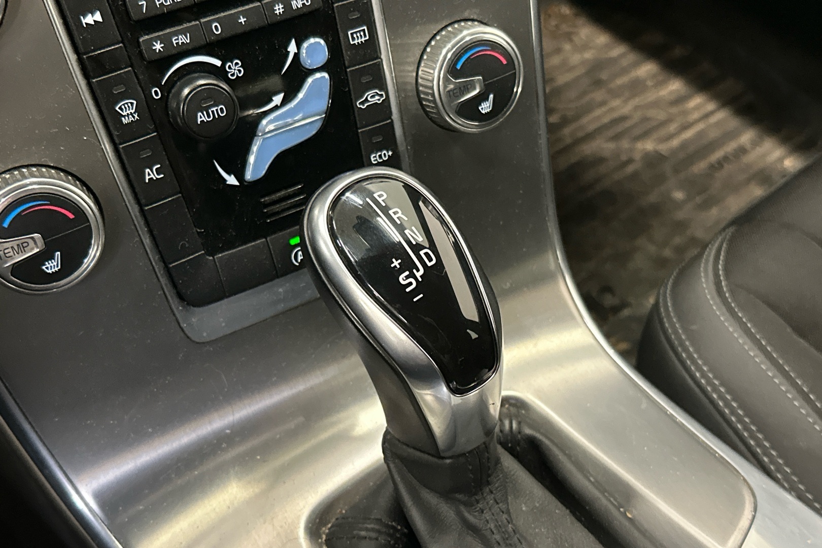 VOLVO V60 2014
