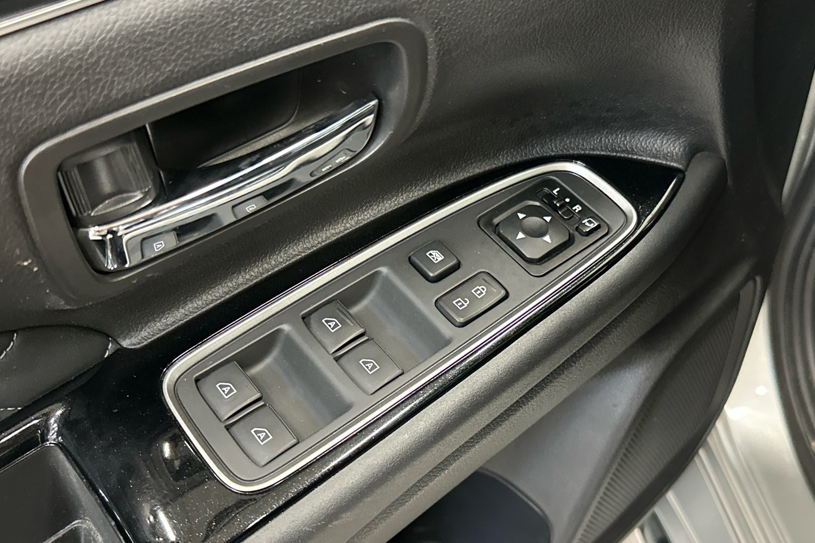 MITSUBISHI Outlander PHEV 2019