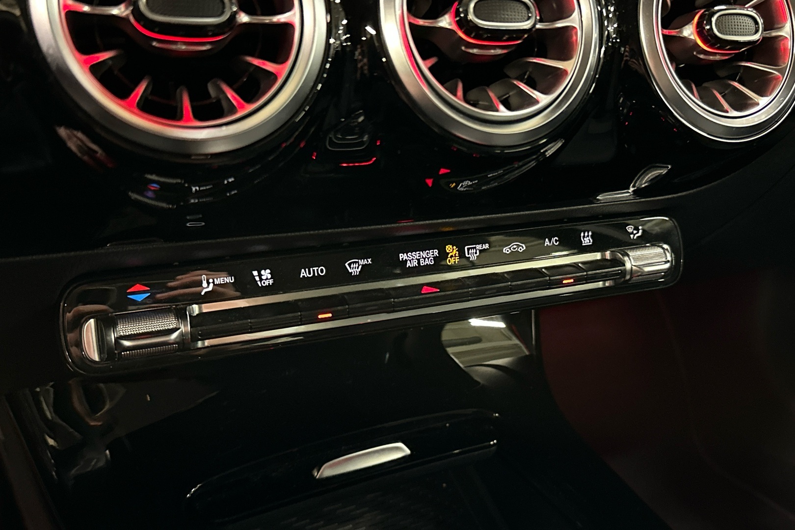 MERCEDES-BENZ A 2023