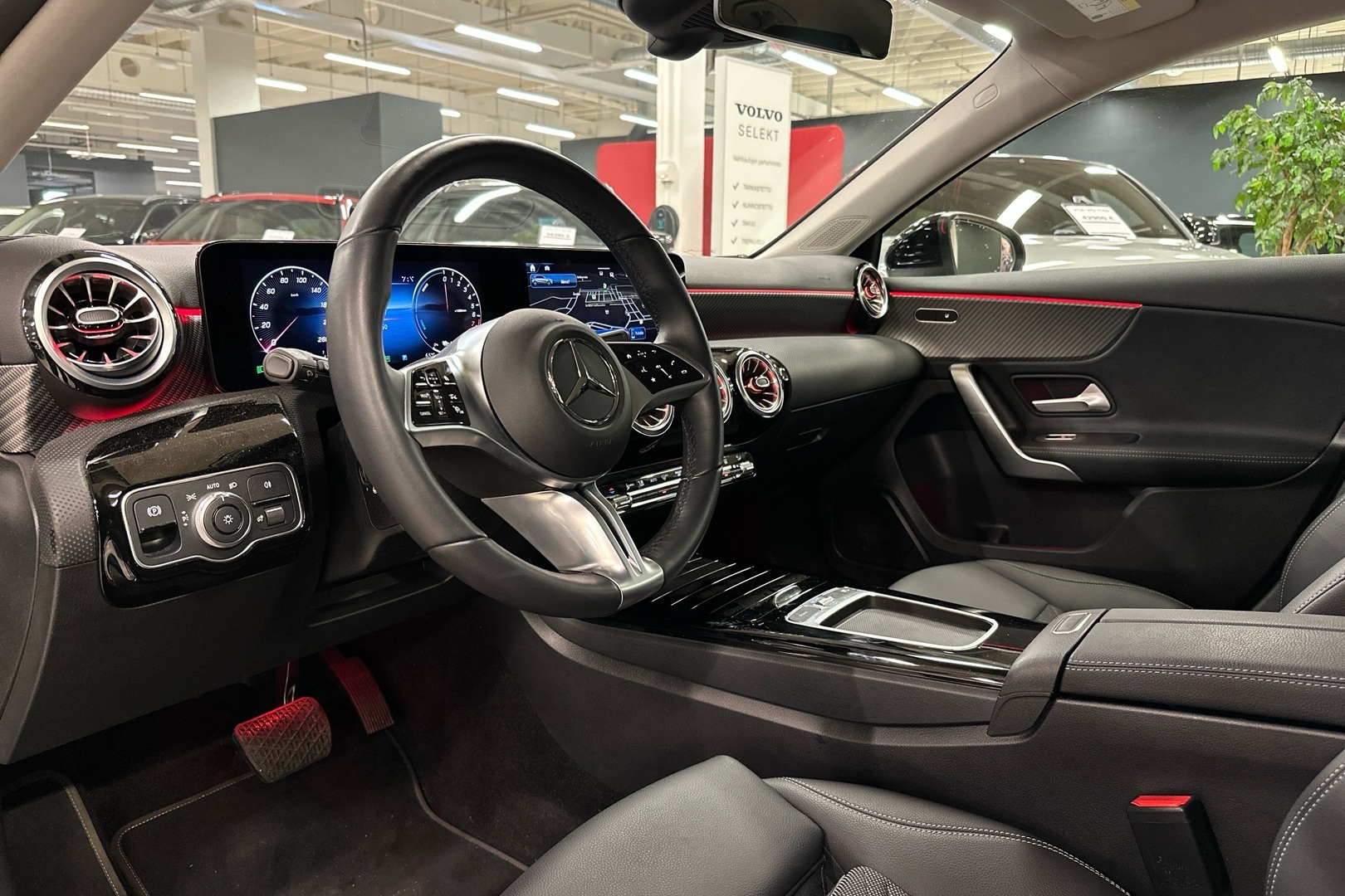 MERCEDES-BENZ A 2023