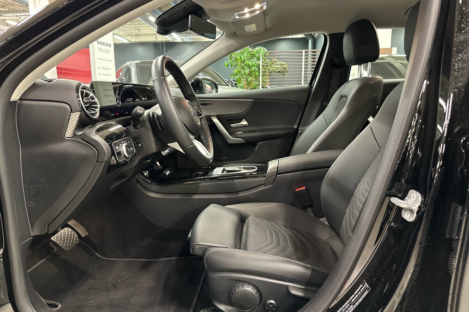 MERCEDES-BENZ A 2023