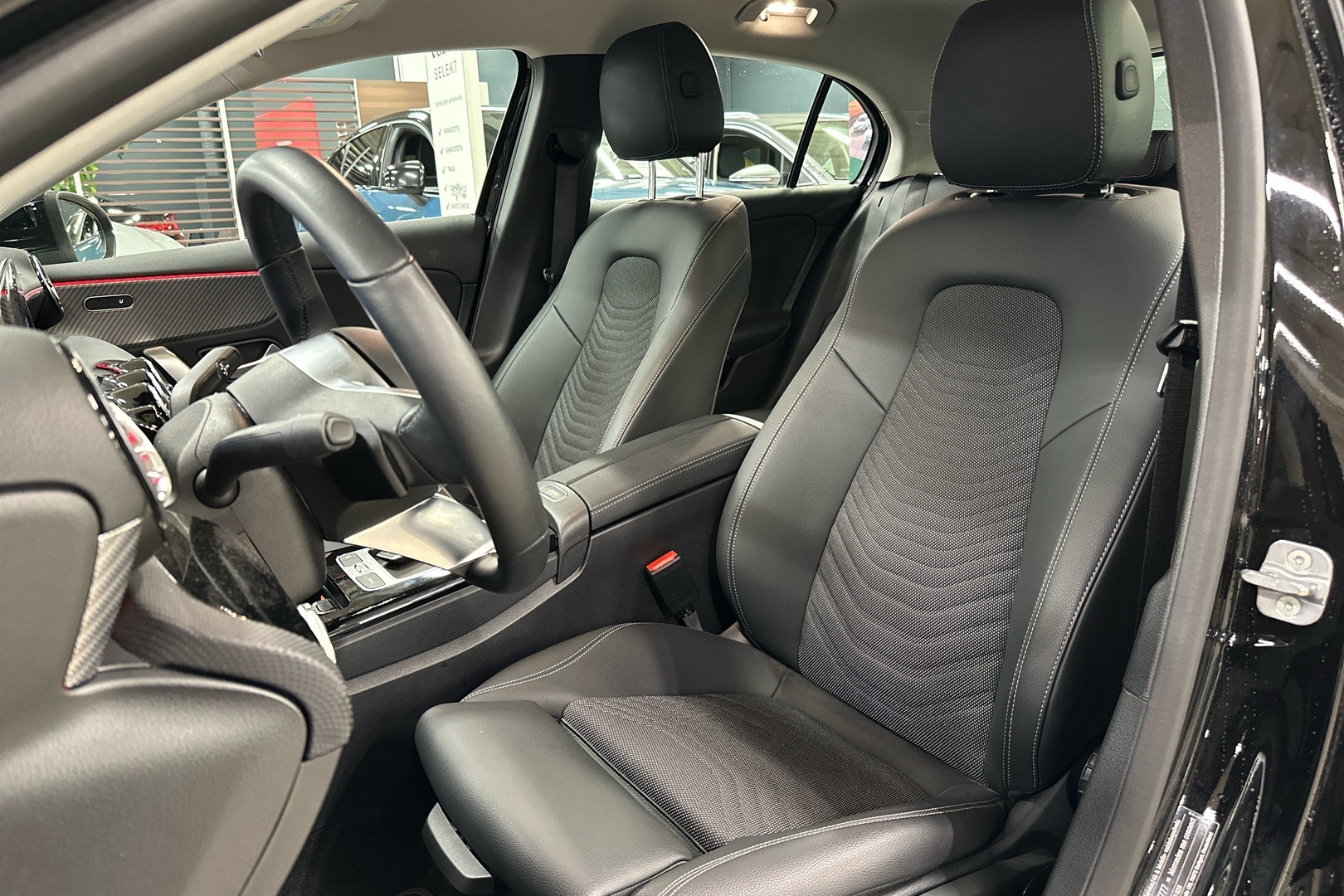 MERCEDES-BENZ A 2023