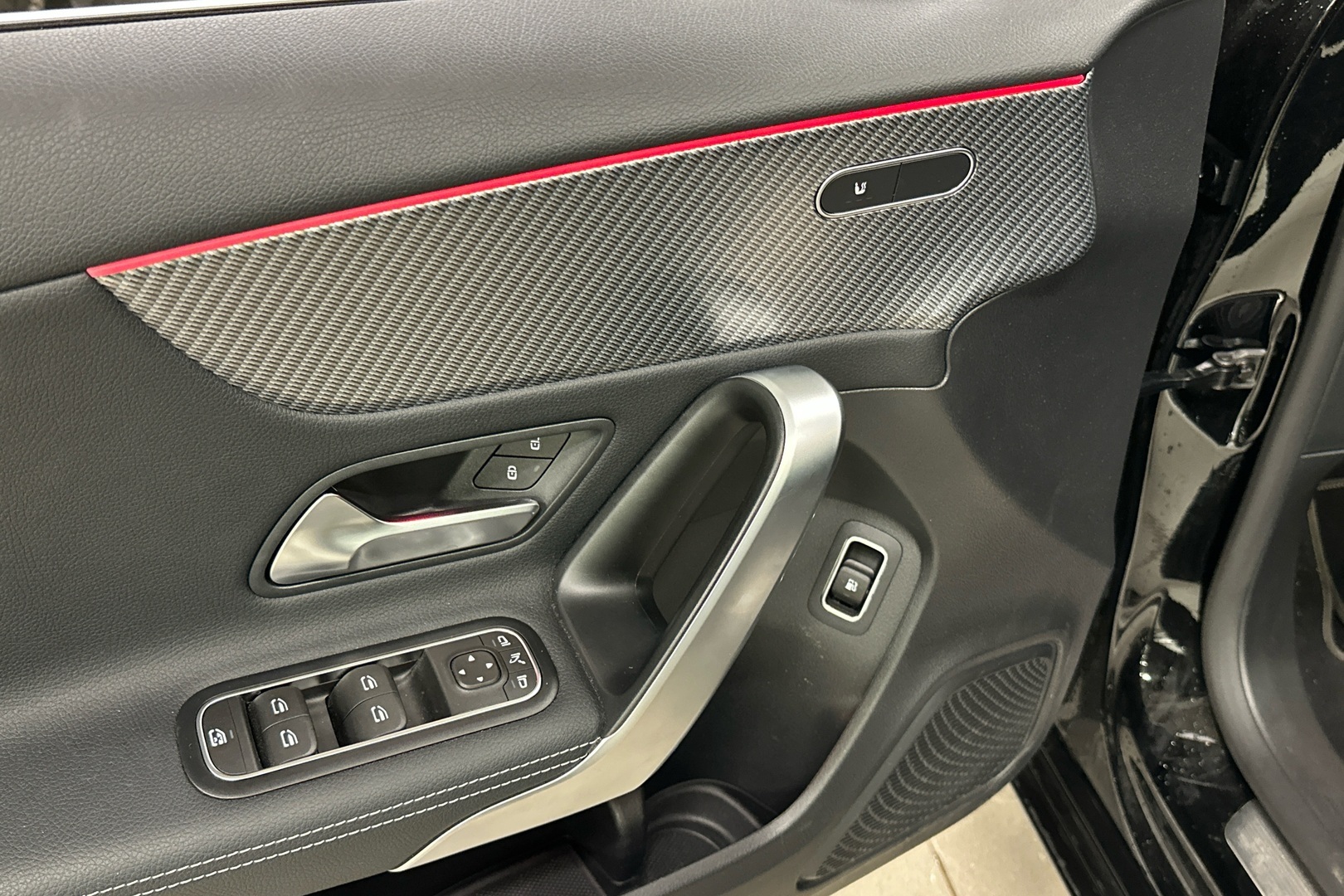 MERCEDES-BENZ A 2023