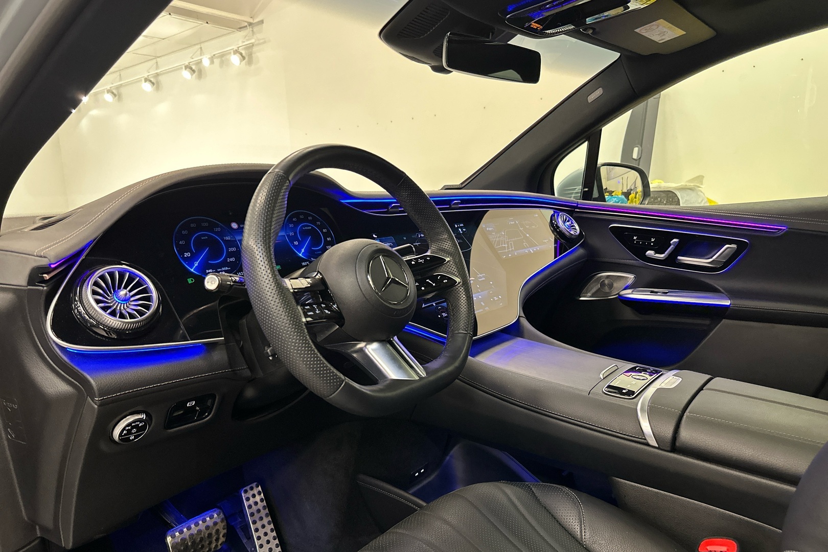 MERCEDES-BENZ EQE SUV 24