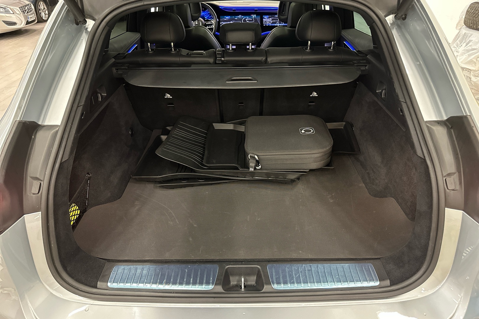 MERCEDES-BENZ EQE SUV 33