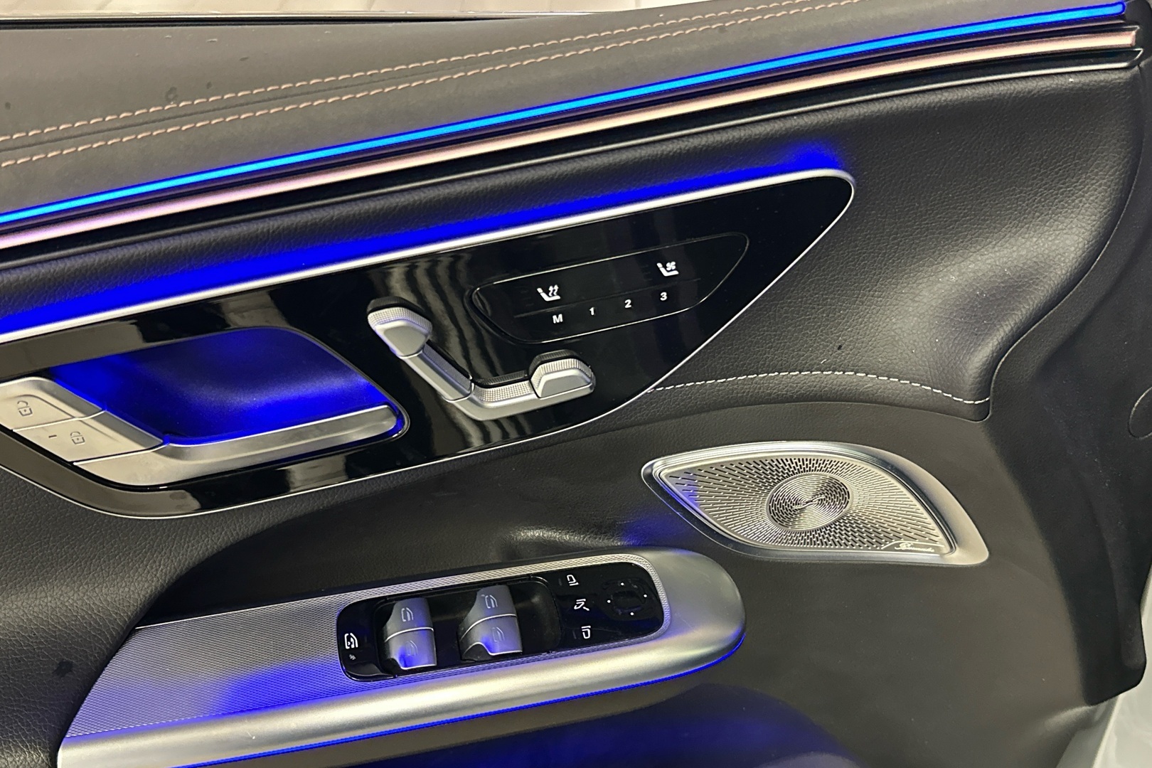 MERCEDES-BENZ EQE SUV 2023