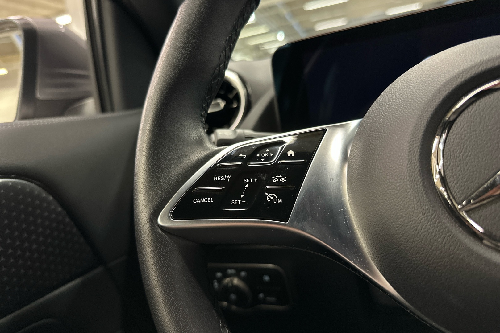 MERCEDES-BENZ GLA 2025