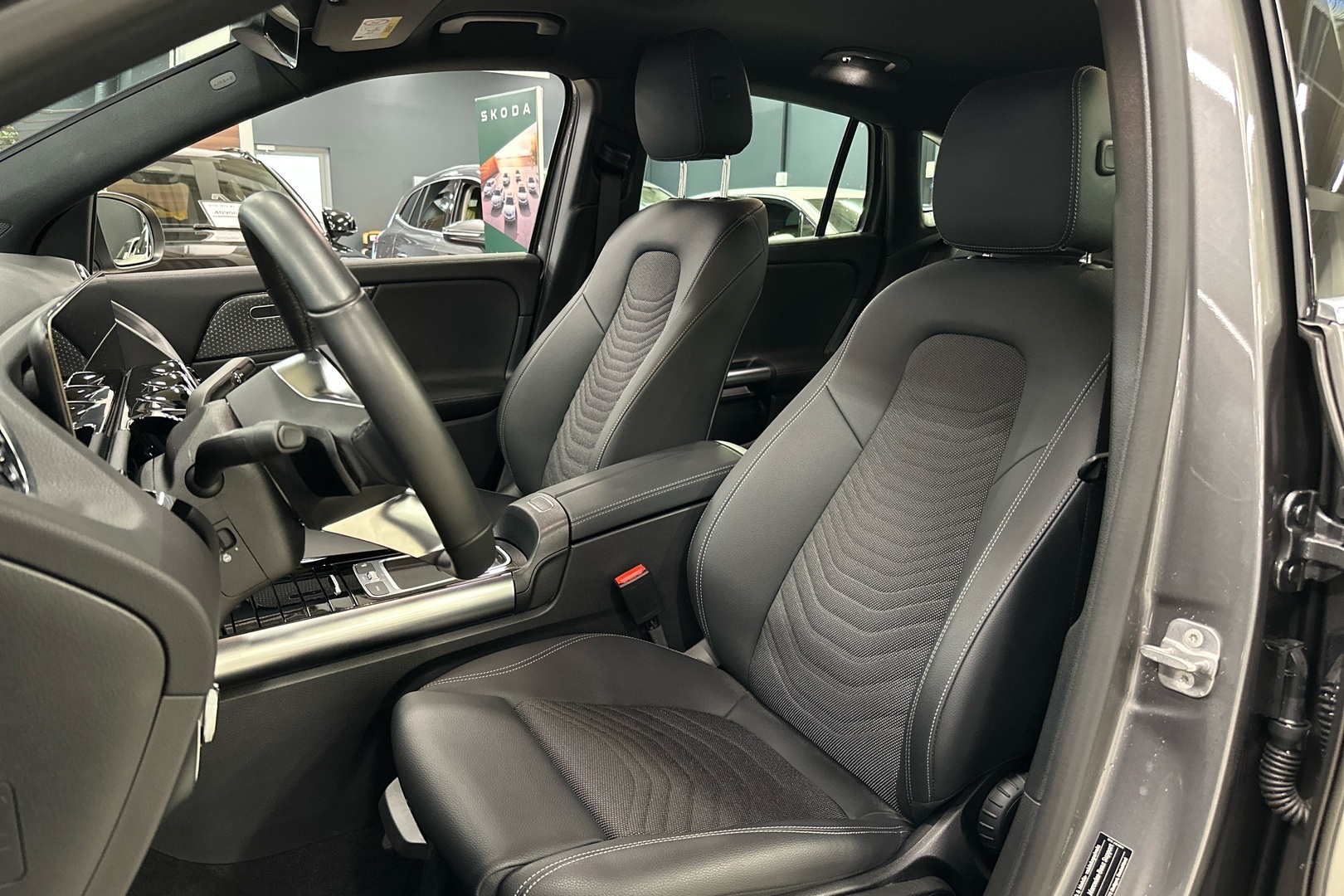 MERCEDES-BENZ GLA 2025