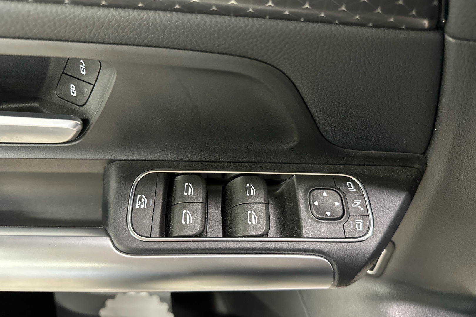 MERCEDES-BENZ GLA 2025