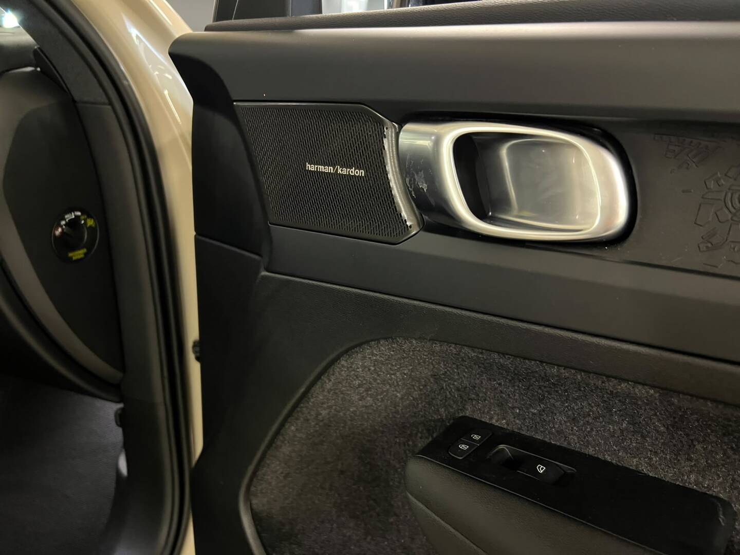 VOLVO EX40 2026