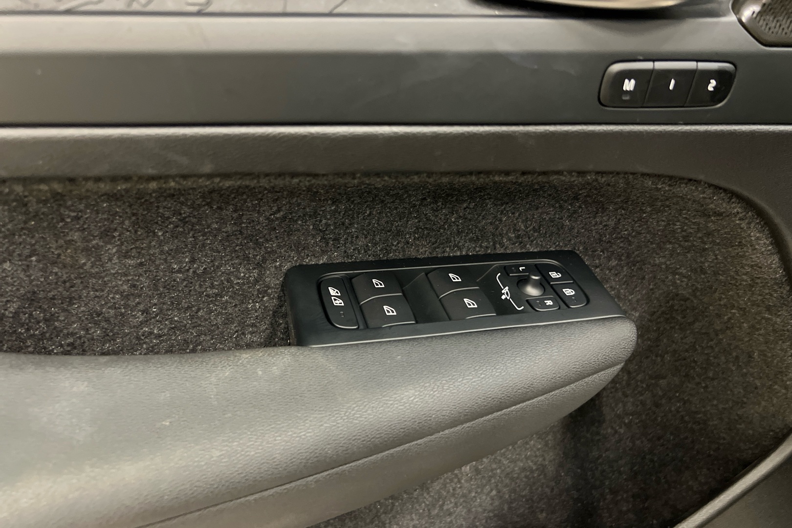 VOLVO EX40 2026
