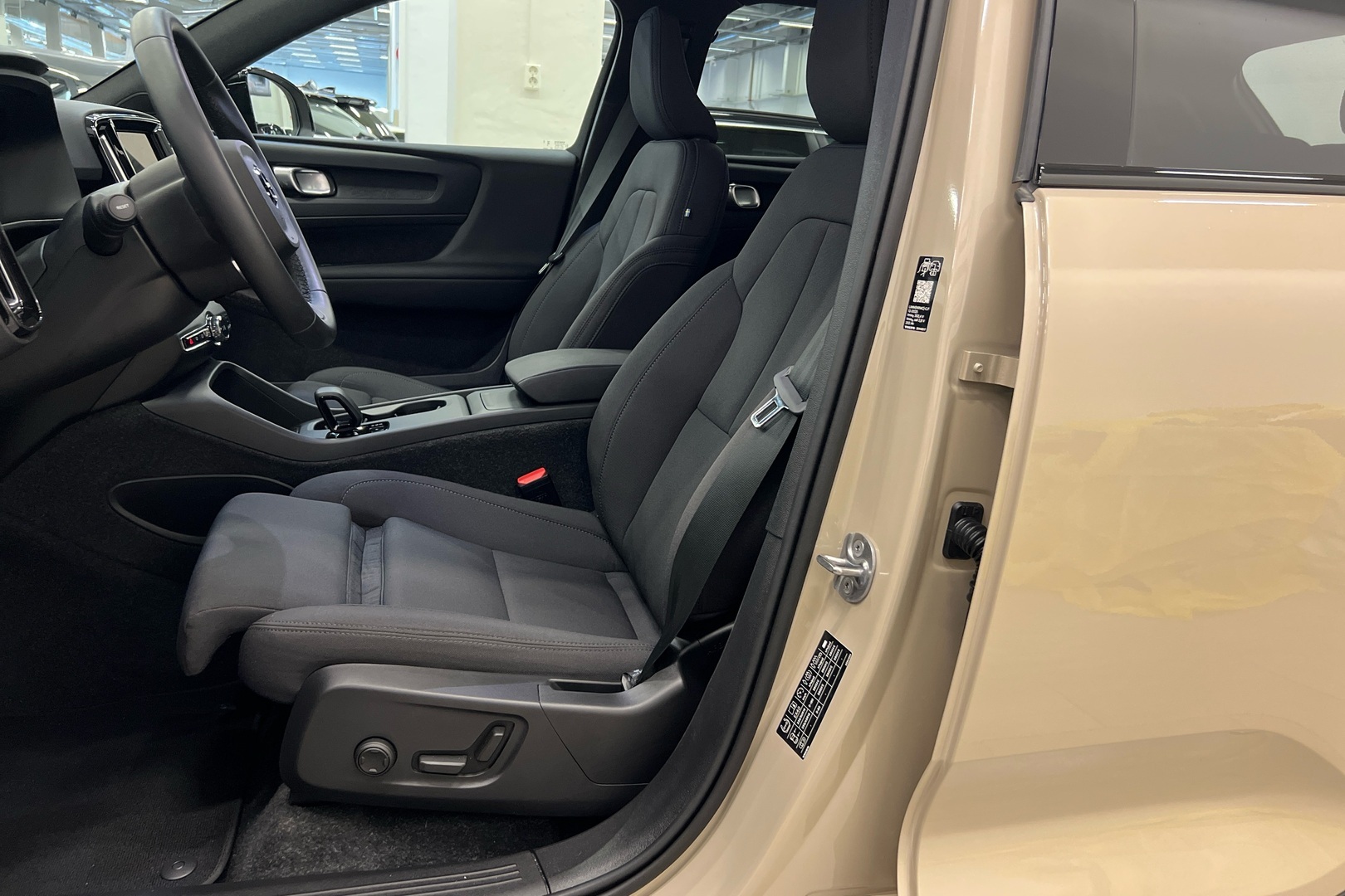 VOLVO EX40 2026