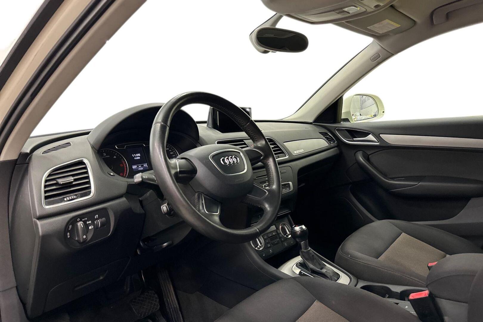 AUDI Q3 8
