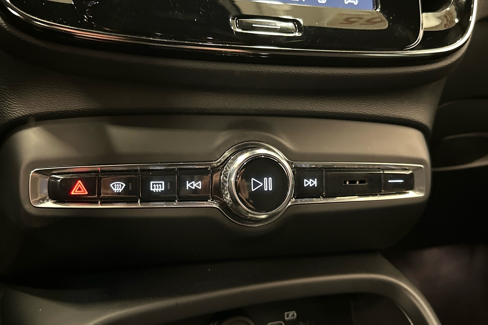 VOLVO XC40 2023