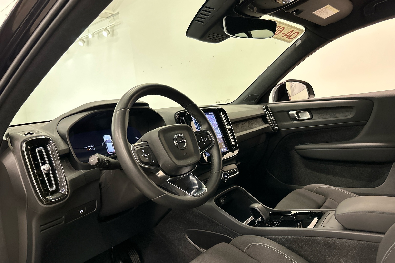 VOLVO XC40 2023