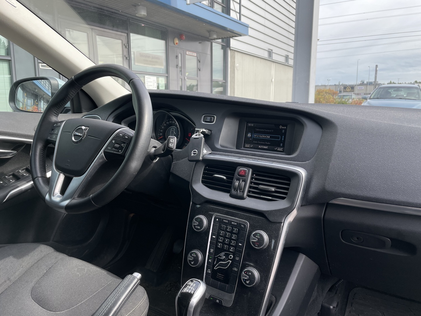 VOLVO V40 2017