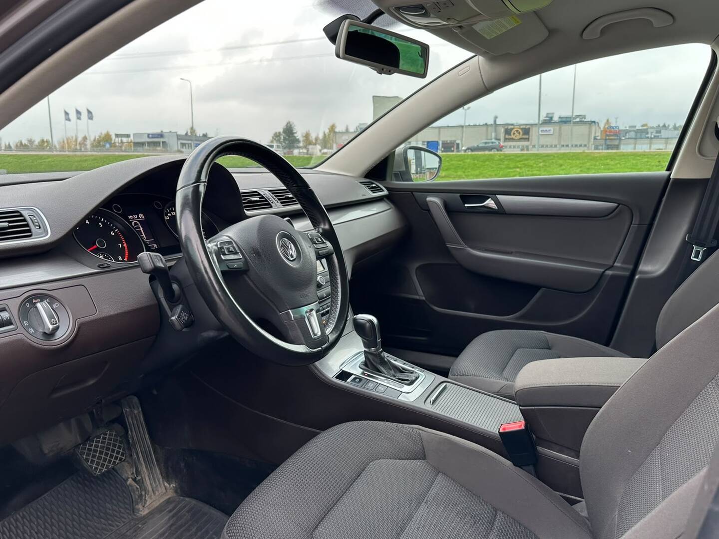 VOLKSWAGEN Passat 2011
