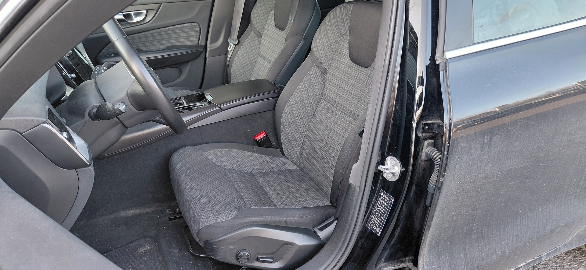 VOLVO V60 2023