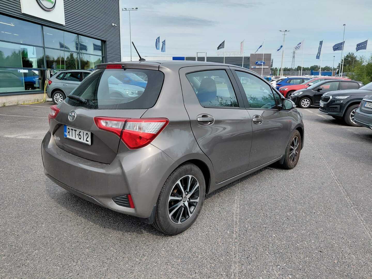 TOYOTA Yaris 2018