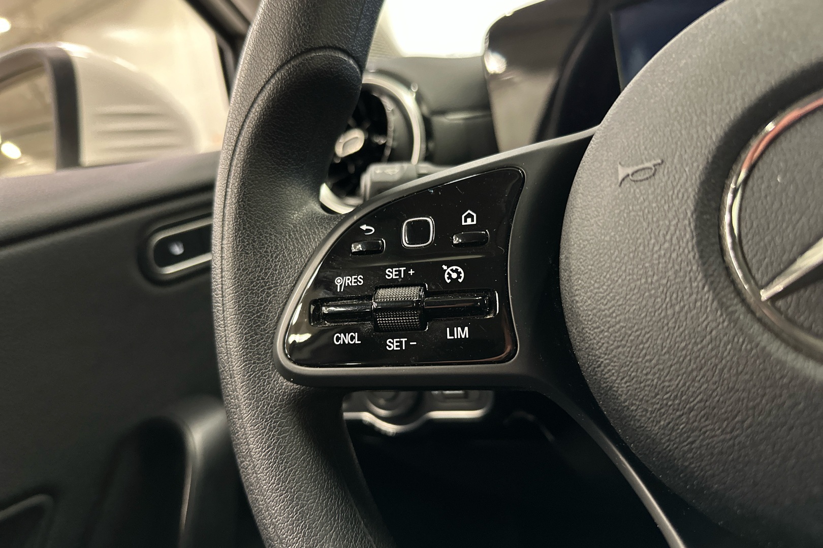 MERCEDES-BENZ A 2021