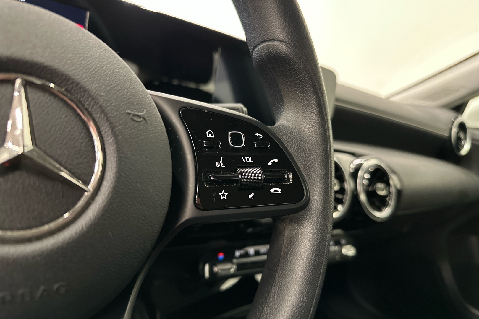 MERCEDES-BENZ A 2021