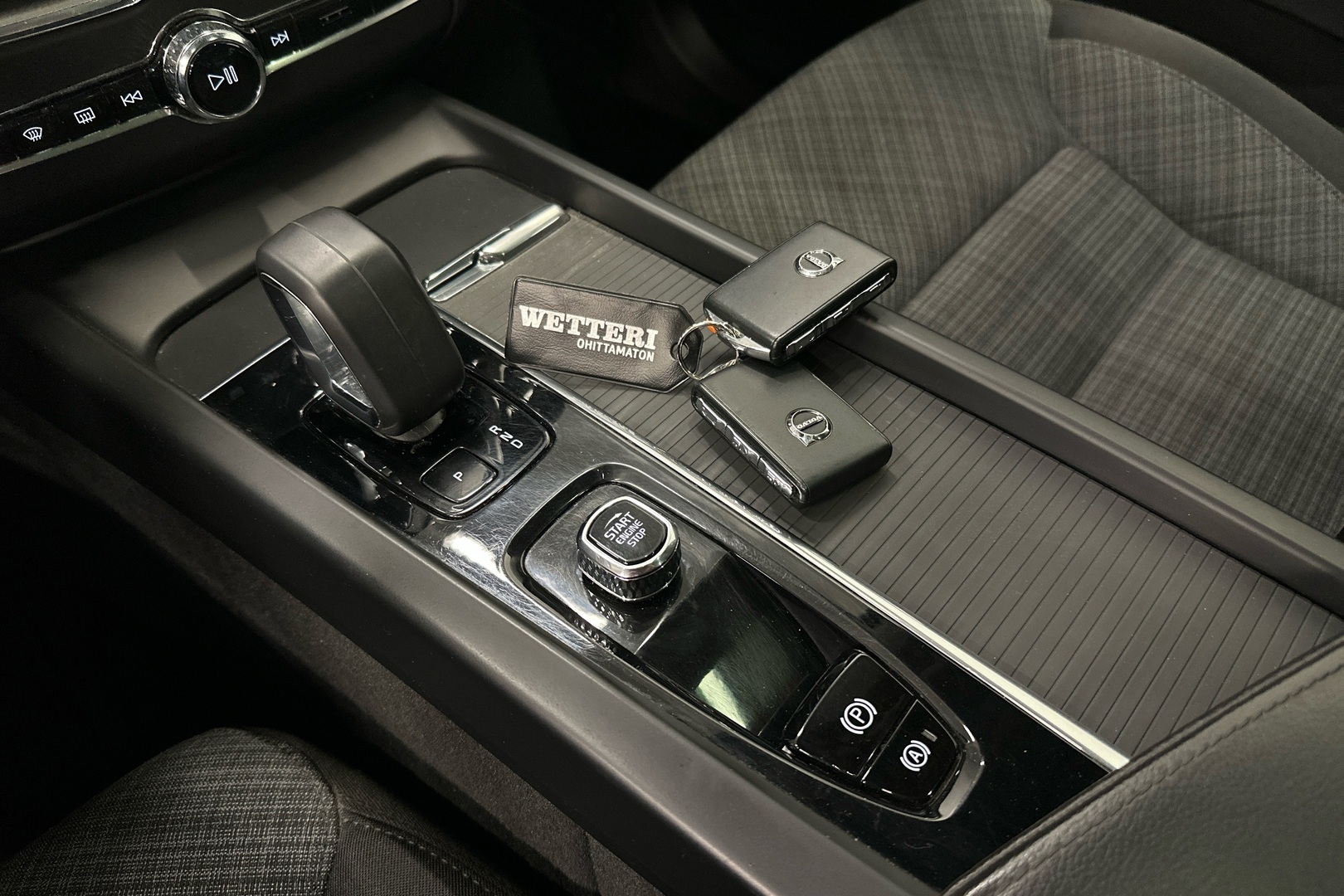 VOLVO XC60 2023