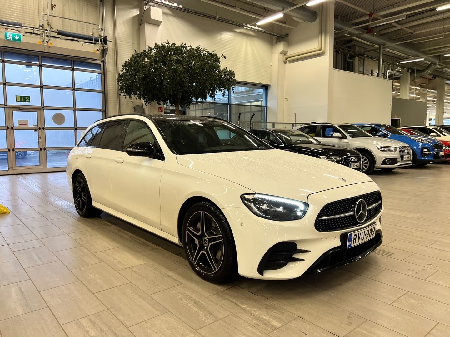 MERCEDES-BENZ E 4