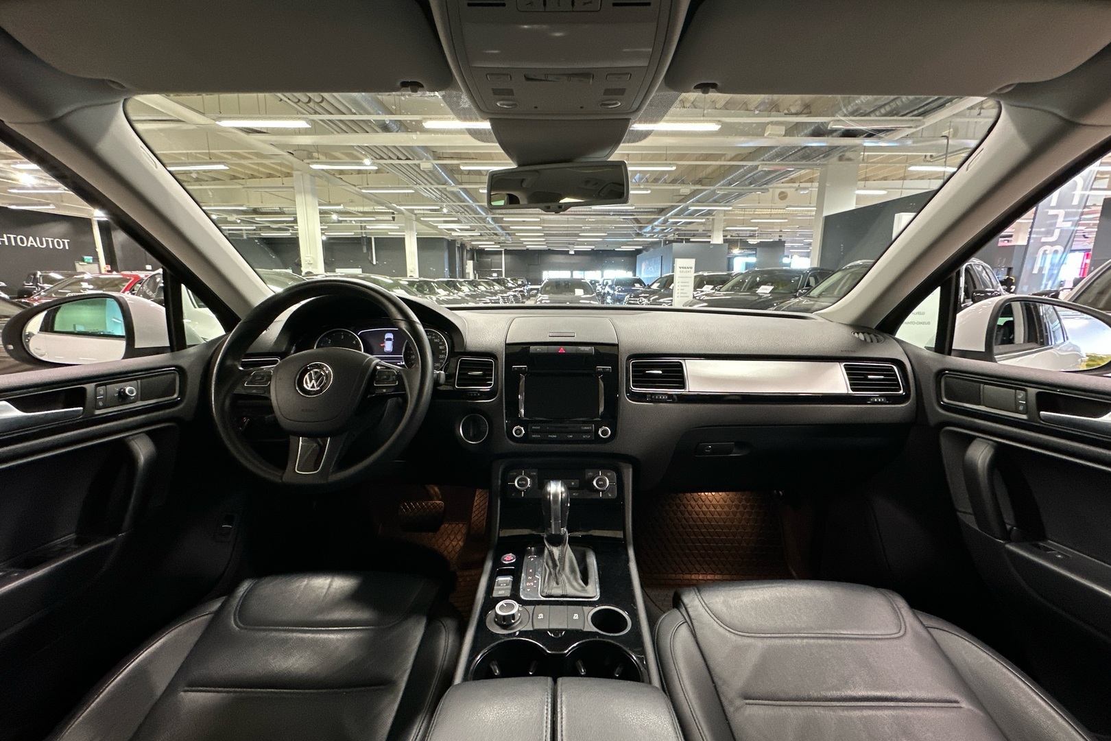 VOLKSWAGEN Touareg 2014