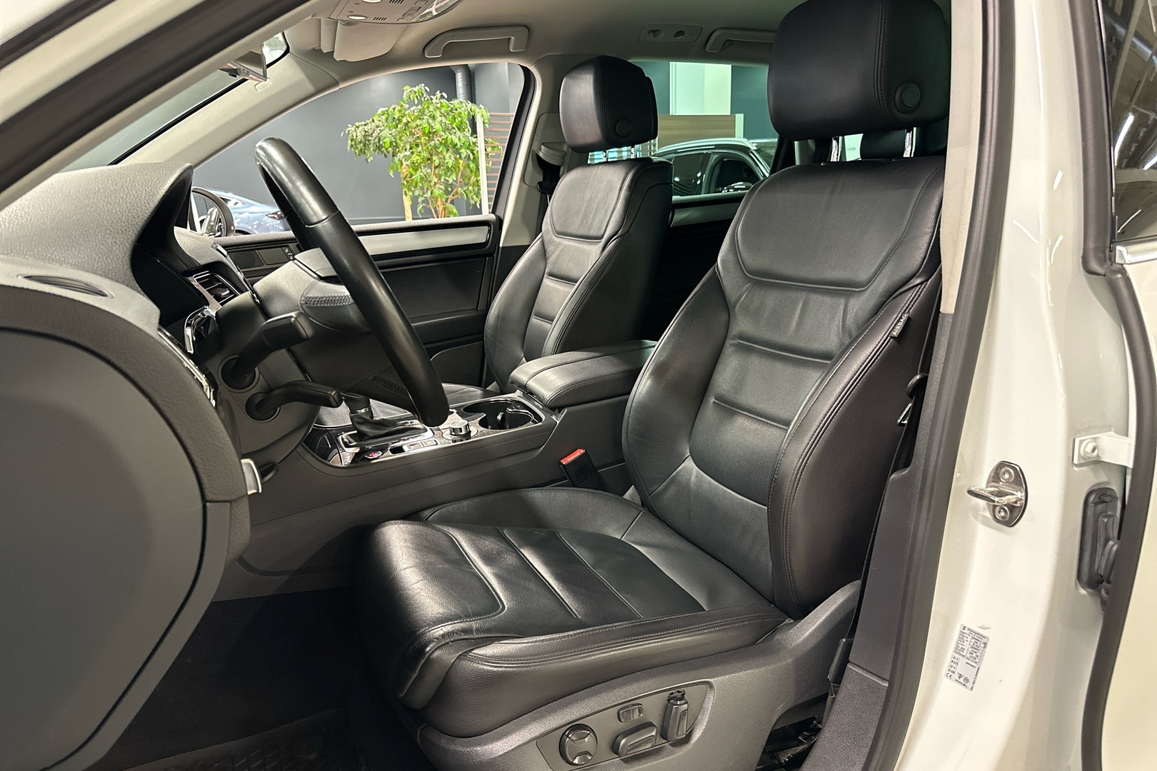 VOLKSWAGEN Touareg 2014