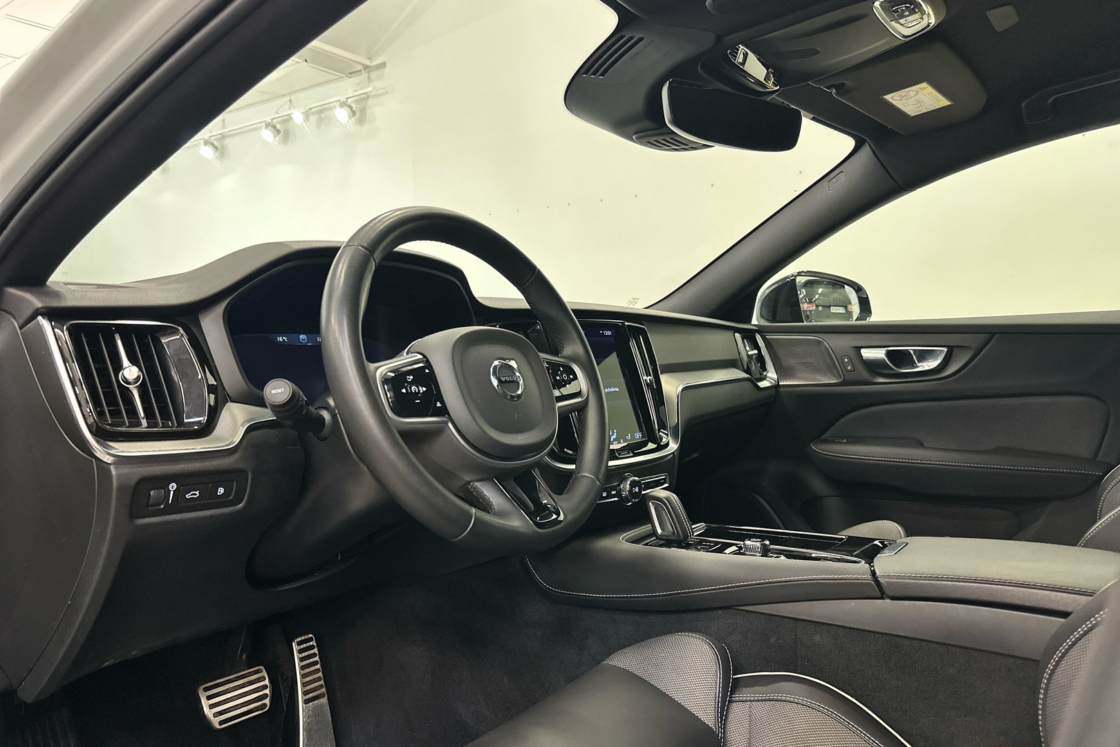 VOLVO V60 2022