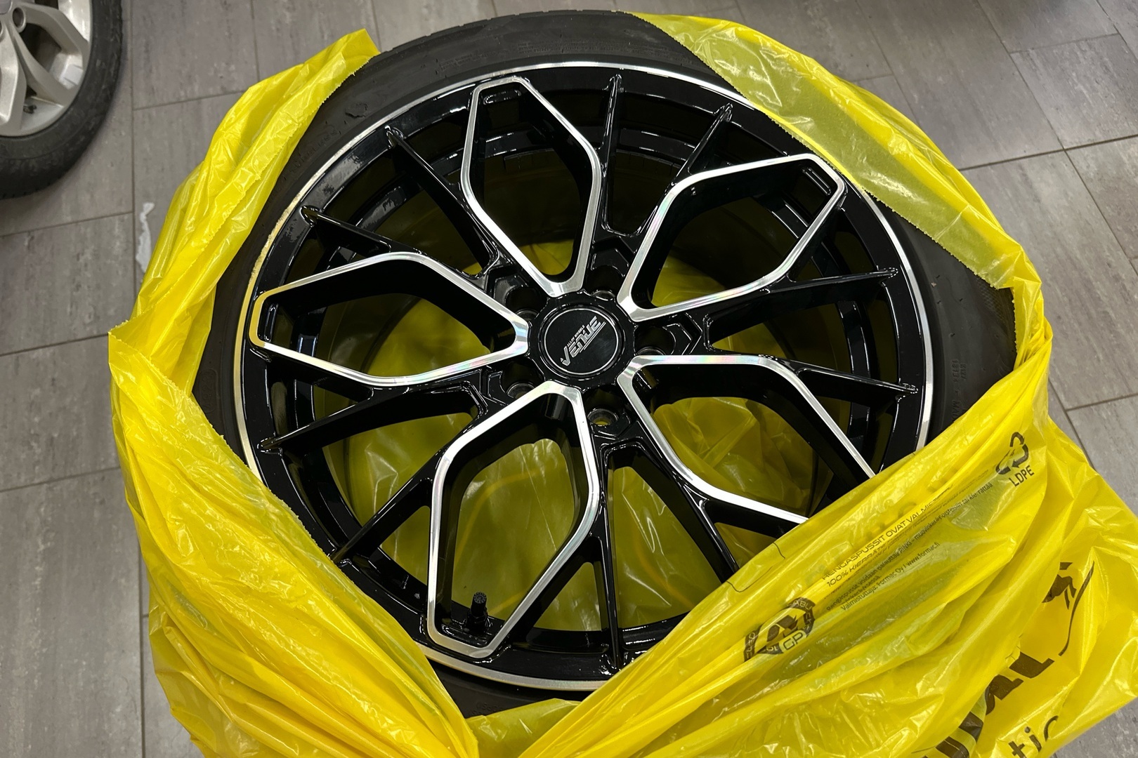 MERCEDES-BENZ E 2021