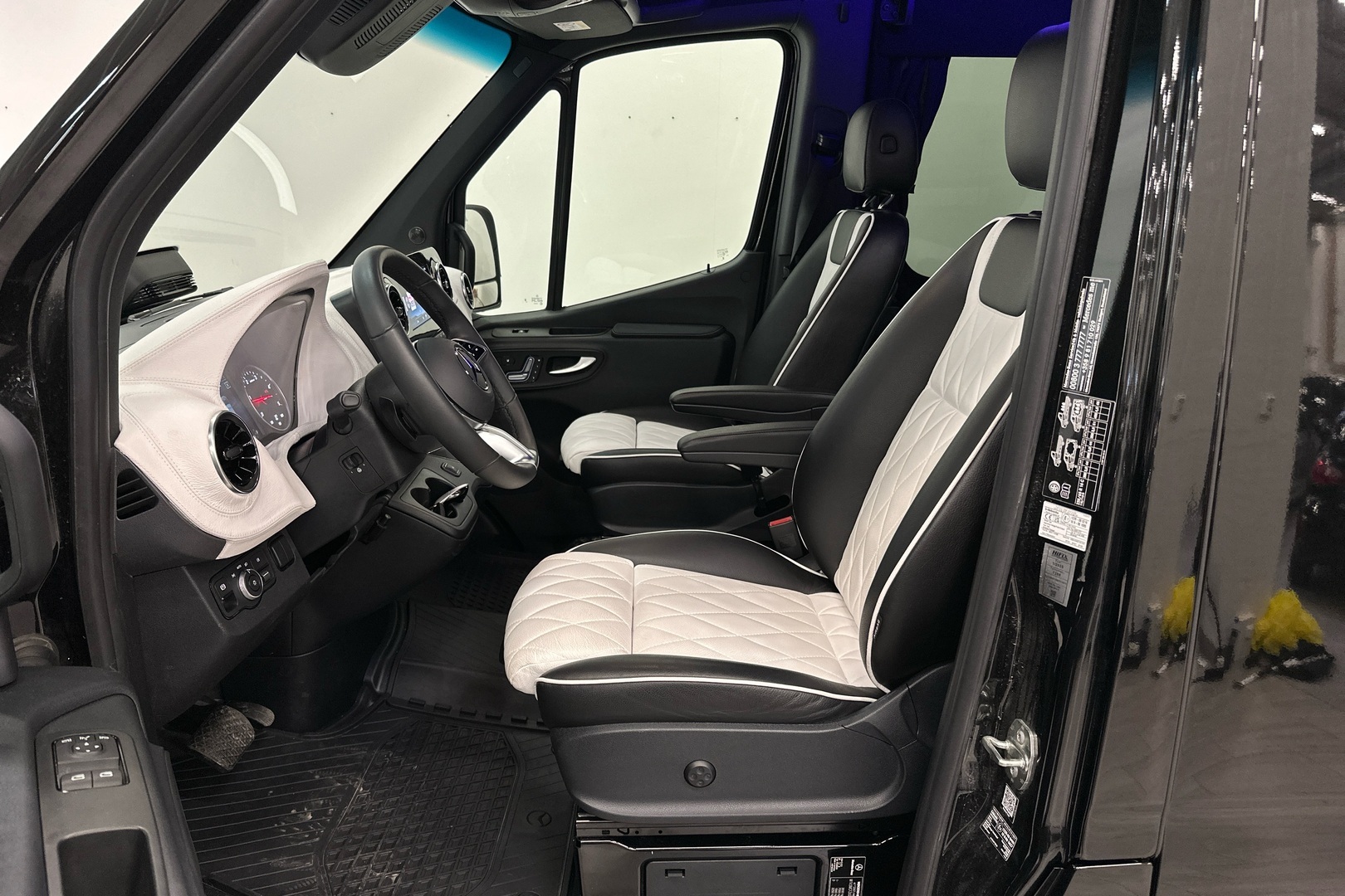 MERCEDES-BENZ Sprinter 2025