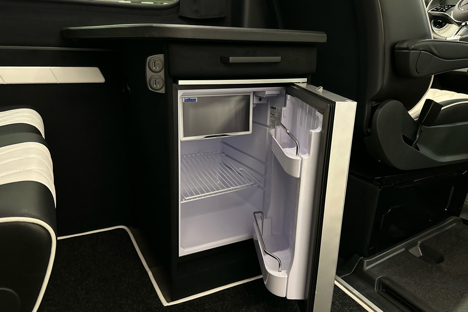 MERCEDES-BENZ Sprinter 2025