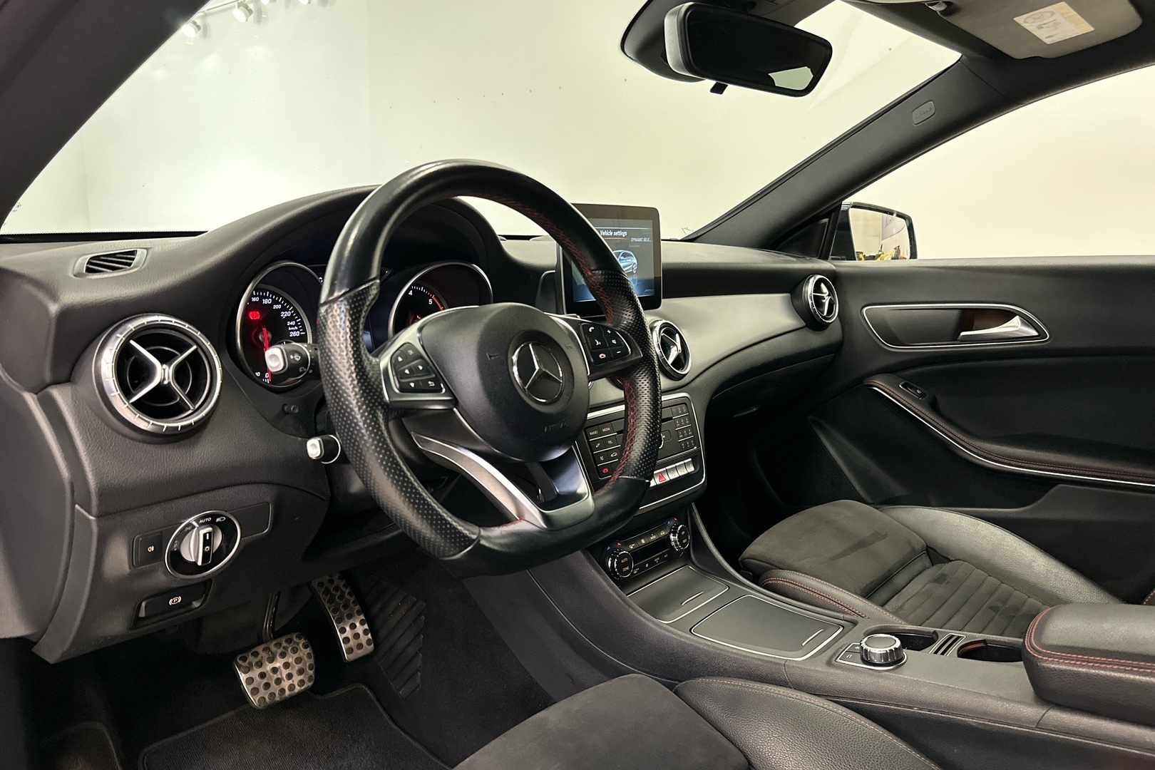 MERCEDES-BENZ CLA 2017