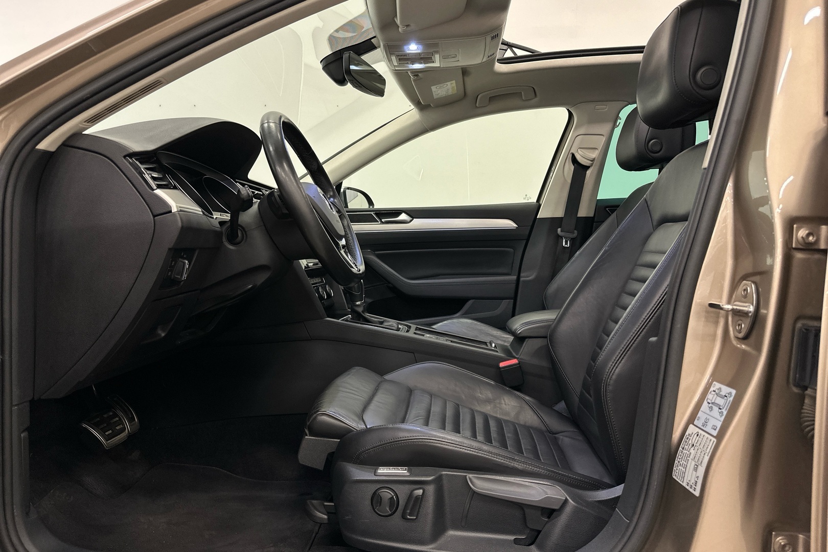 VOLKSWAGEN Passat 2016