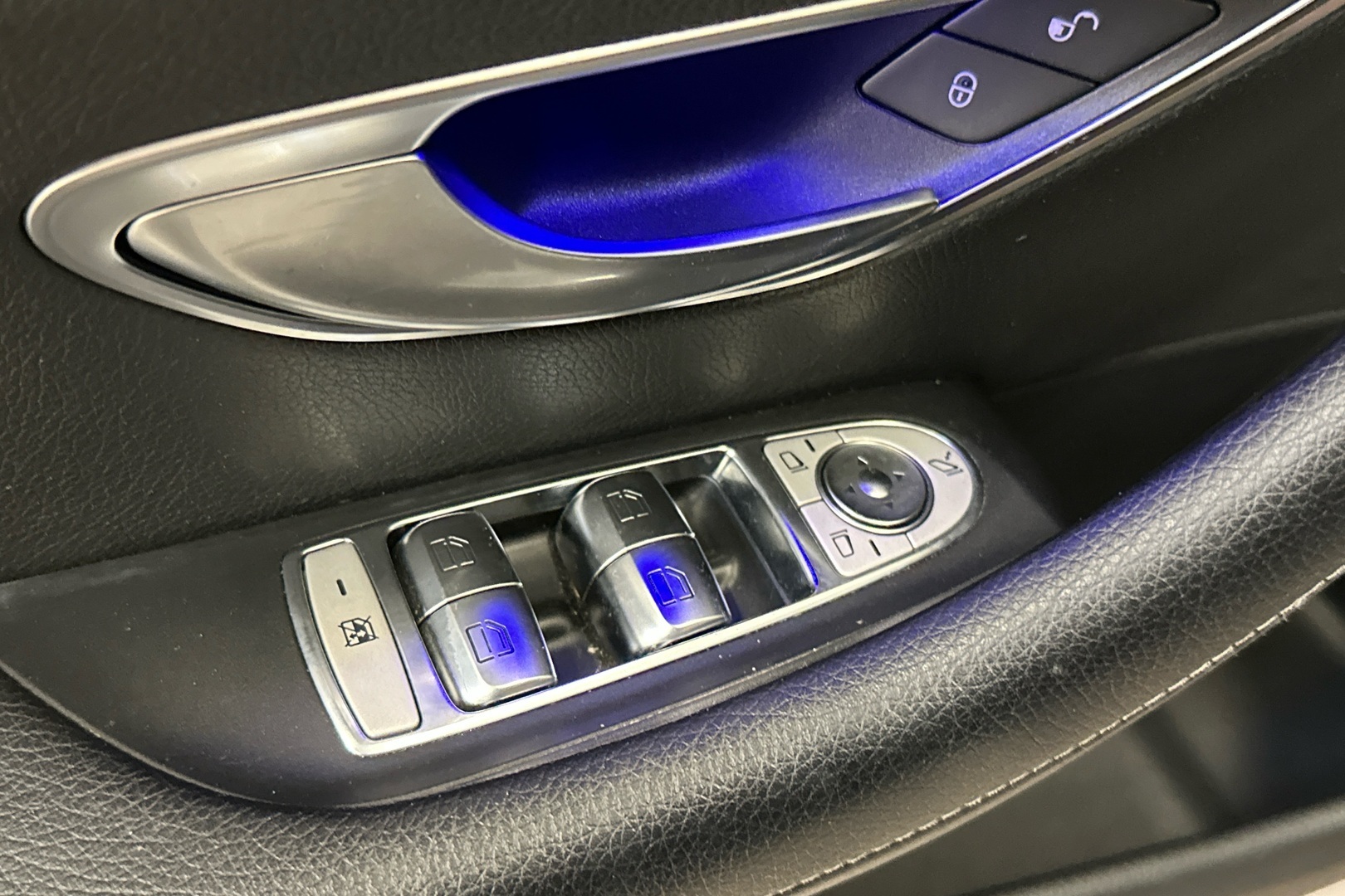 MERCEDES-BENZ E 2016