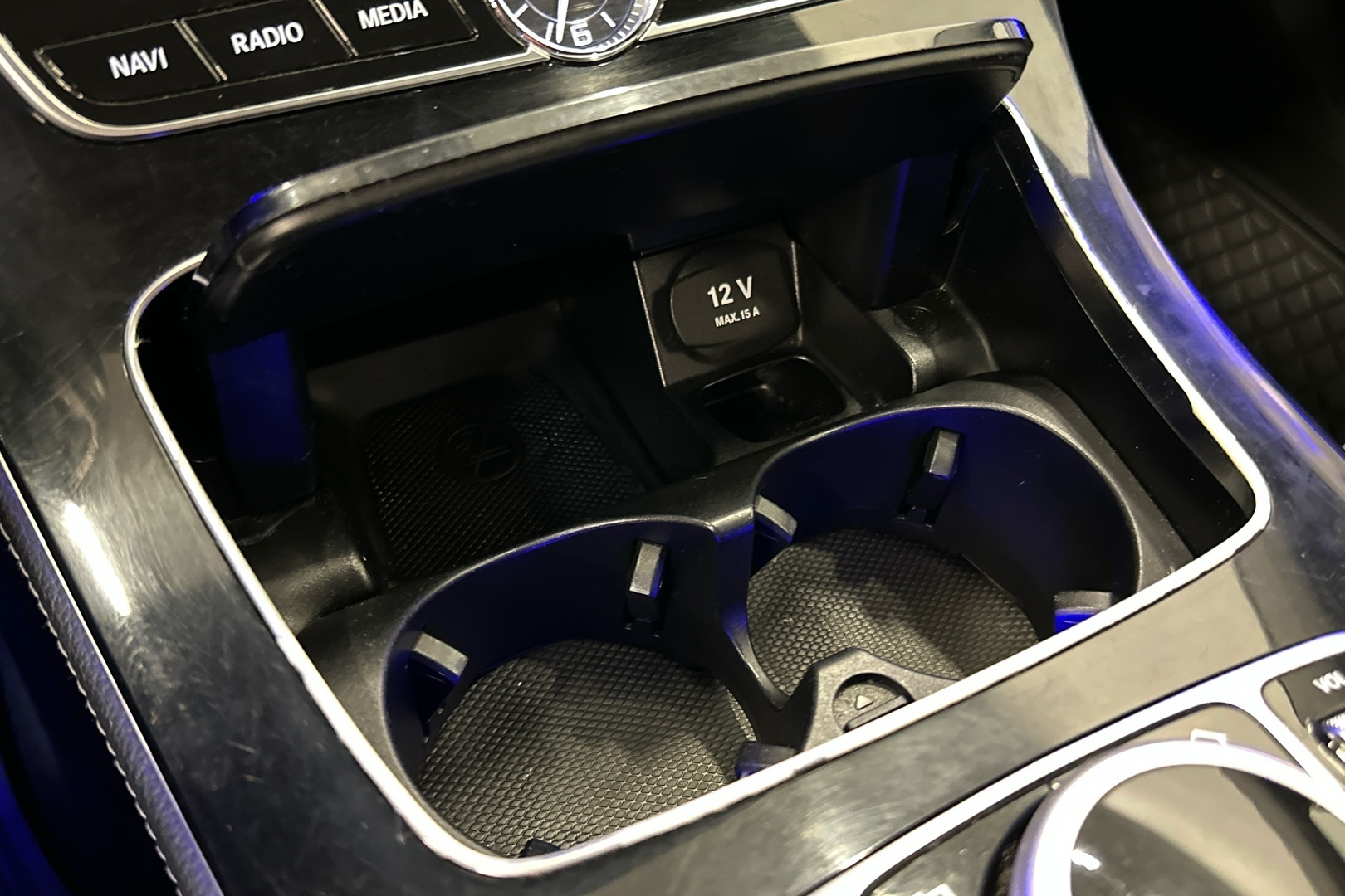 MERCEDES-BENZ E 2016